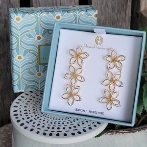 NWT House of Harlow 1960 gold wire triple daisy flower dangle earrings